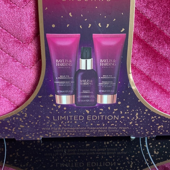 Baylis & Harding Limited Edition Wild Fig & Pomegranate Deluxe Wash Bag Gift Set - Picture 2 of 4